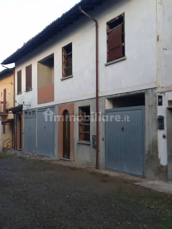 appartamento in vendita a Montù Beccaria in zona Moriano