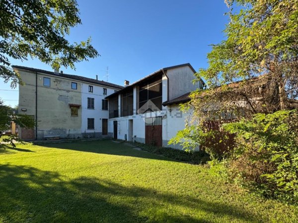 appartamento in vendita a Montù Beccaria in zona Loglio di Sopra