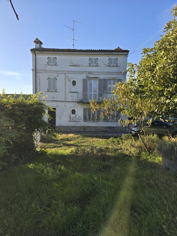 esavano in vendita a Montù Beccaria