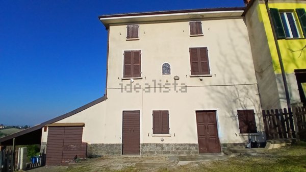 casa semindipendente in vendita a Montù Beccaria in zona Moriano