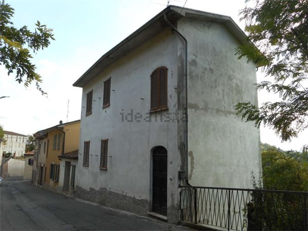 casa semindipendente in vendita a Montù Beccaria in zona Roncole