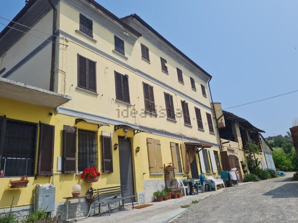 appartamento in vendita a Montù Beccaria in zona Costa Montefedele