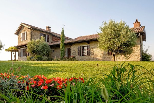 casa indipendente in vendita a Montù Beccaria in zona Roncole