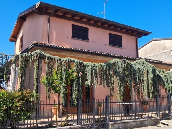 casa indipendente in vendita a Montù Beccaria in zona Costa Montefedele