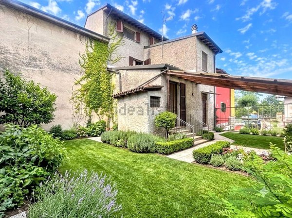 casa indipendente in vendita a Montù Beccaria in zona Moriano