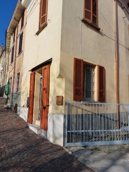 casa semindipendente in vendita a Montù Beccaria in zona Roncole