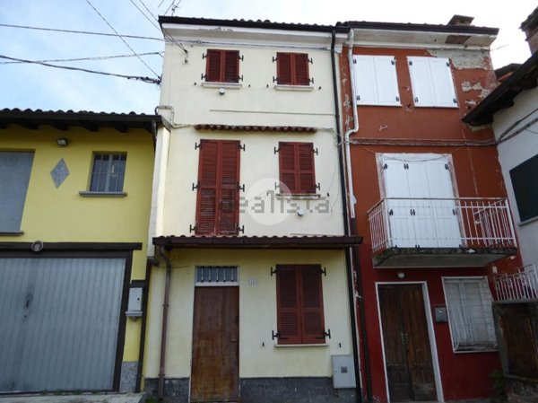 appartamento in vendita a Montù Beccaria in zona Casa Bianca
