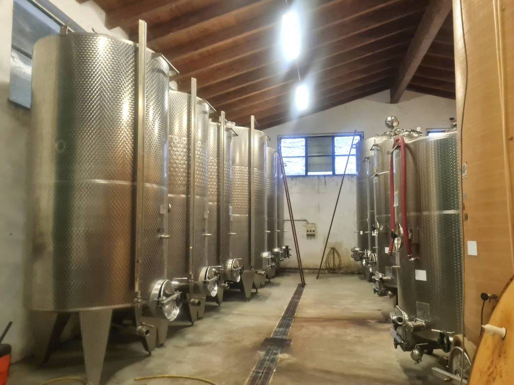 negozio in vendita a Montù Beccaria in zona Casa Bianca