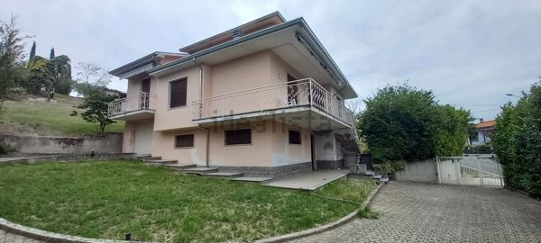 casa indipendente in vendita a Mornico Losana