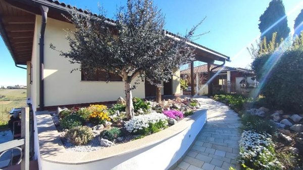 casa indipendente in vendita a Mornico Losana