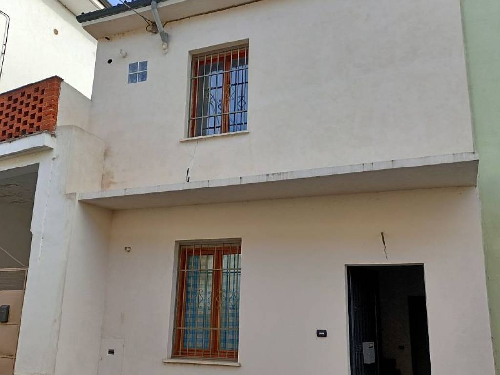 casa indipendente in vendita a Mortara