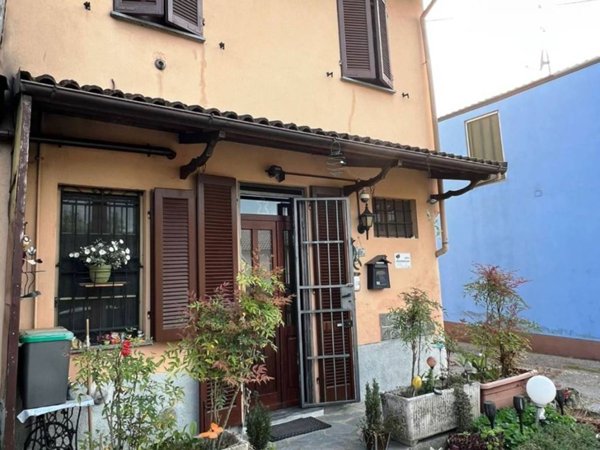 casa indipendente in vendita a Mortara