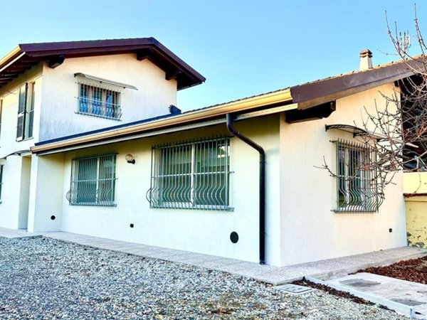 casa indipendente in vendita a Mortara