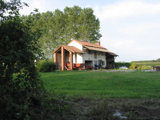 casa indipendente in vendita a Mortara in zona Molino Faenza.