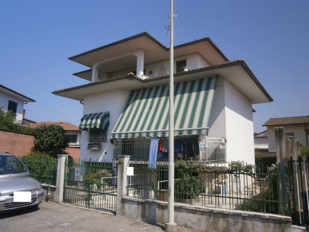 casa indipendente in vendita a Mortara