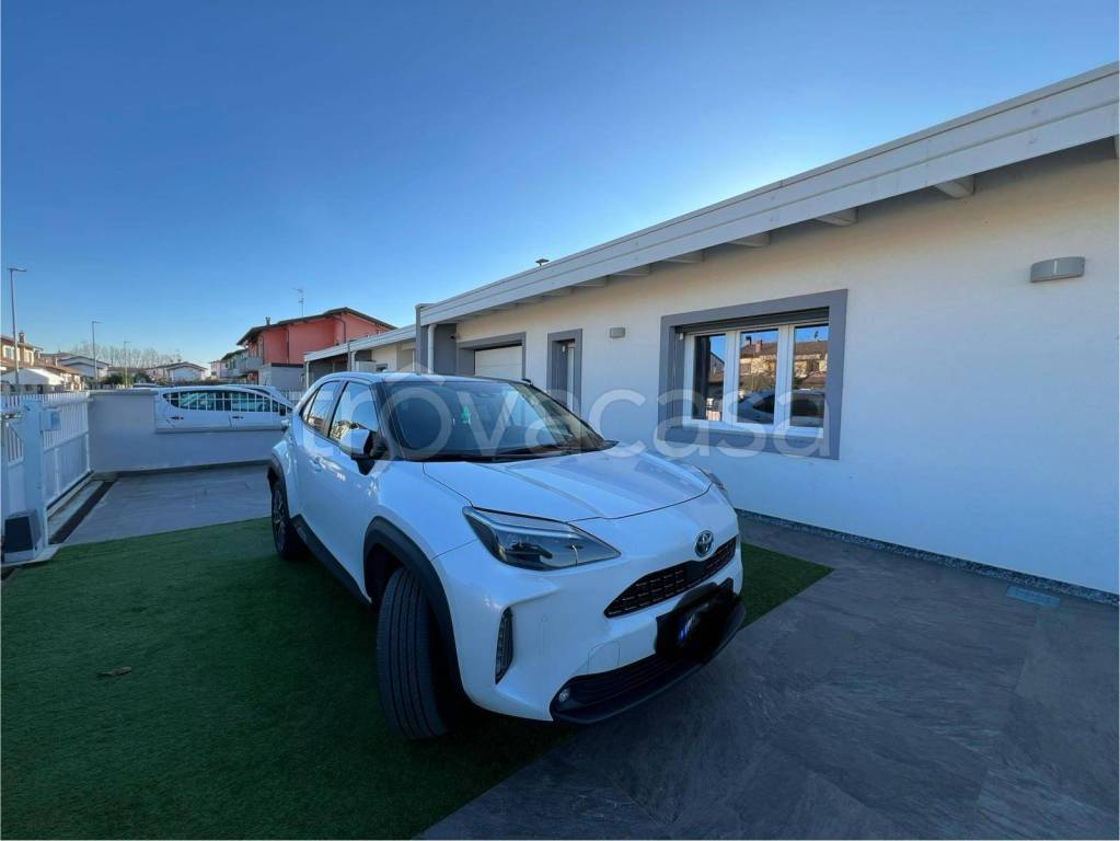 casa indipendente in vendita a Mortara