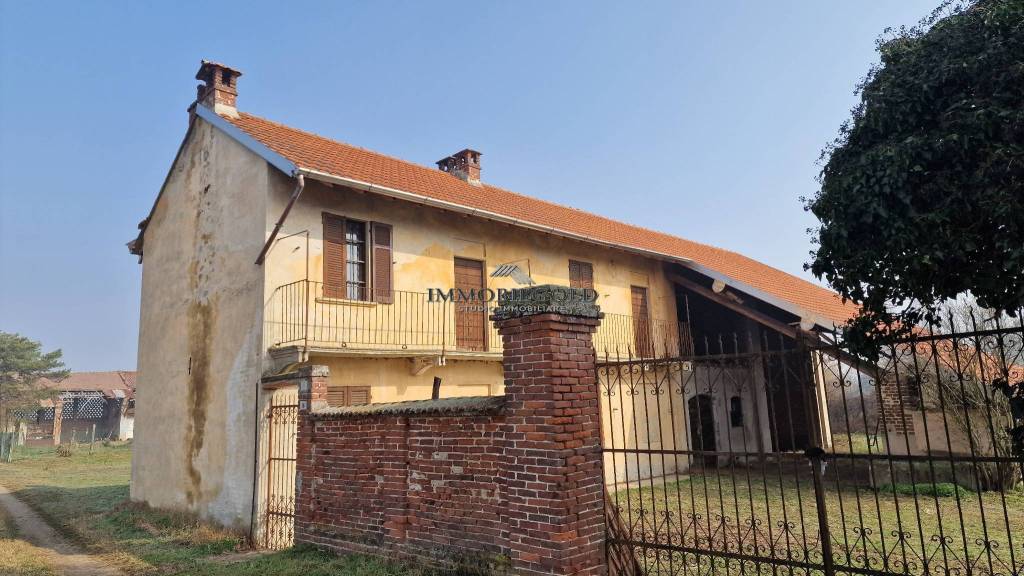 casa indipendente in vendita a Mortara in zona Molino Faenza.