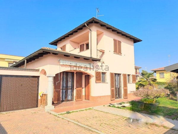 casa indipendente in vendita a Mortara