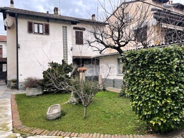 casa indipendente in vendita a Mortara