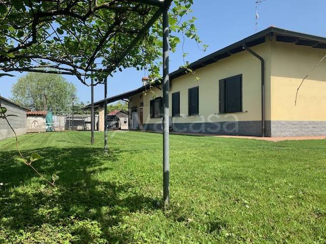 casa indipendente in vendita a Mortara