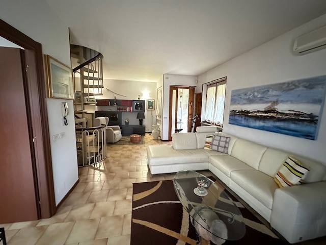 casa indipendente in vendita a Mortara