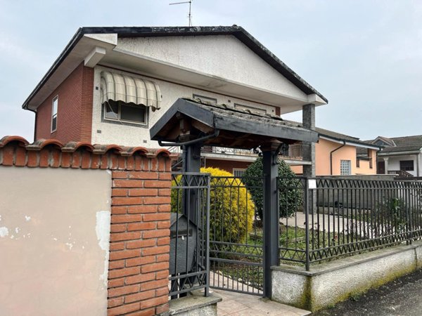 casa indipendente in vendita a Mortara