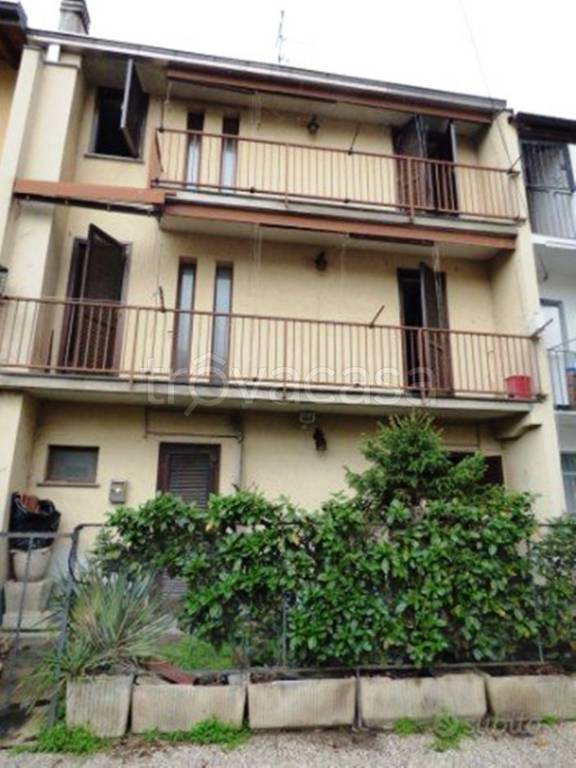 casa indipendente in vendita a Mortara