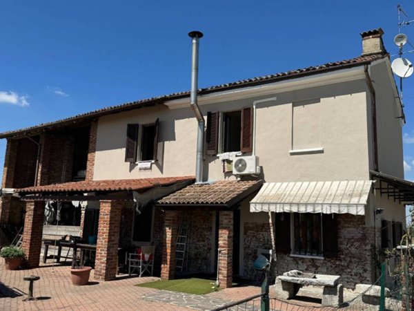 casa indipendente in vendita a Mortara