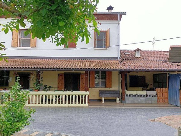 casa indipendente in vendita a Mortara