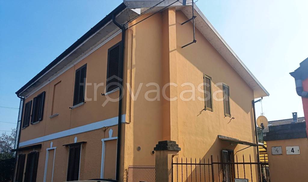 casa indipendente in vendita a Mortara