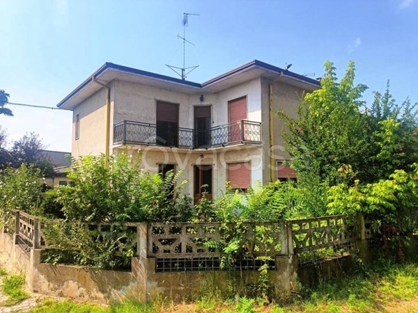 casa indipendente in vendita a Mortara