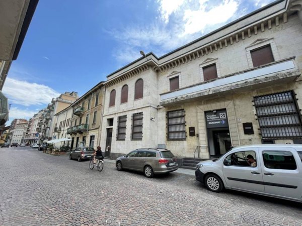 negozio in vendita a Mortara