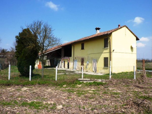 casa indipendente in vendita a Mortara
