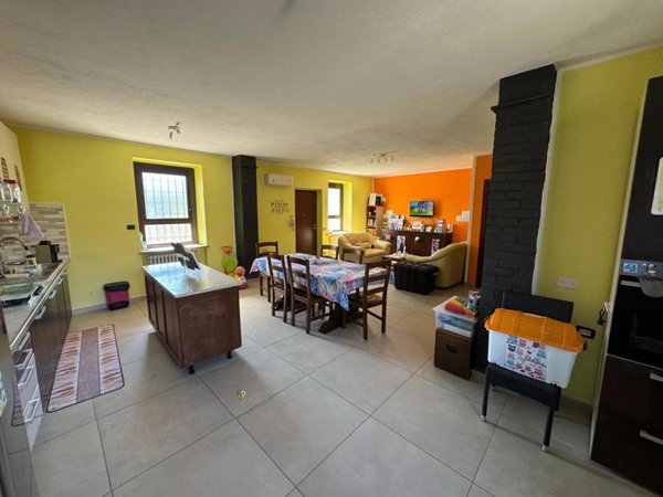 casa indipendente in vendita a Mortara