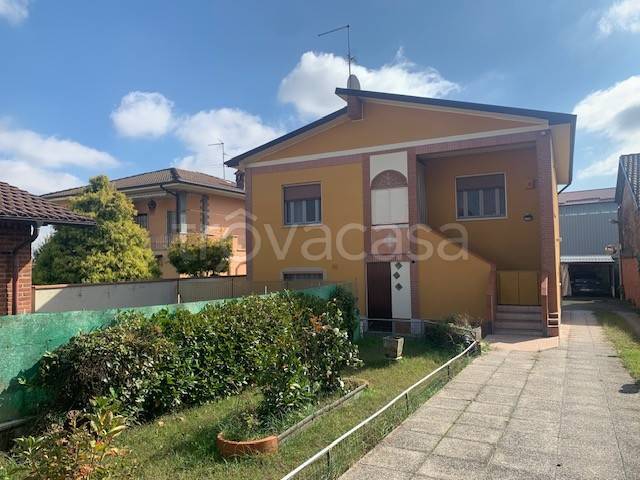 casa indipendente in vendita a Mortara
