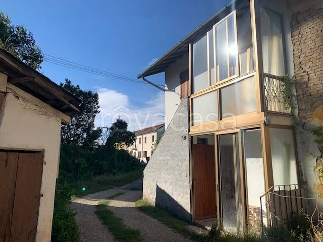 casa indipendente in vendita a Mortara