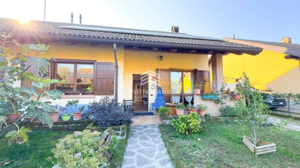 casa indipendente in vendita a Mortara in zona Molino Faenza.