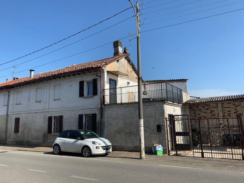 casa indipendente in vendita a Mortara
