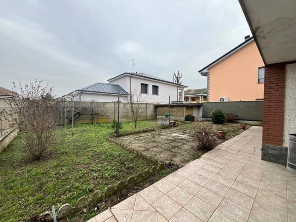 casa indipendente in vendita a Mortara