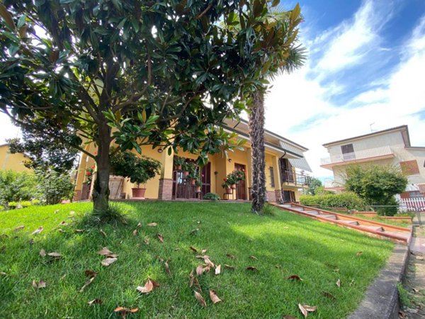 casa indipendente in vendita a Mortara