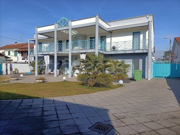 casa indipendente in vendita a Mortara