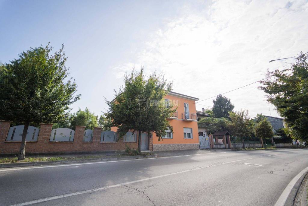 casa indipendente in vendita a Mortara