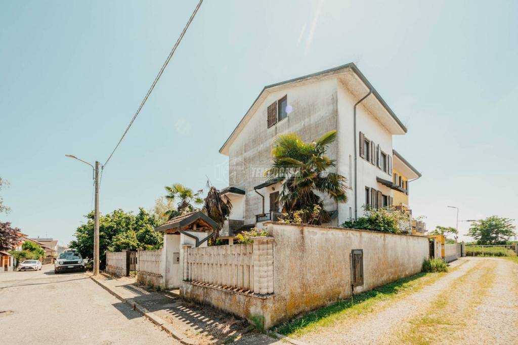 casa indipendente in vendita a Mortara