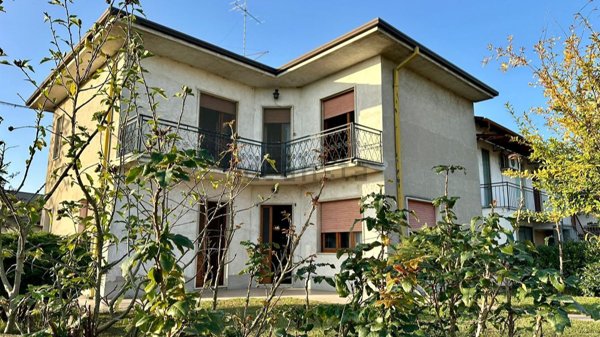 casa indipendente in vendita a Mortara