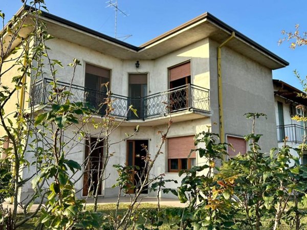 casa indipendente in vendita a Mortara