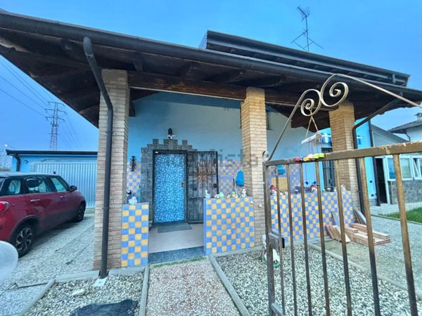 casa indipendente in vendita a Mortara
