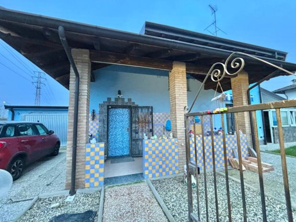 casa indipendente in vendita a Mortara