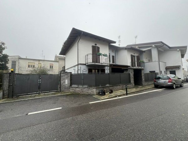 esavano in vendita a Mortara