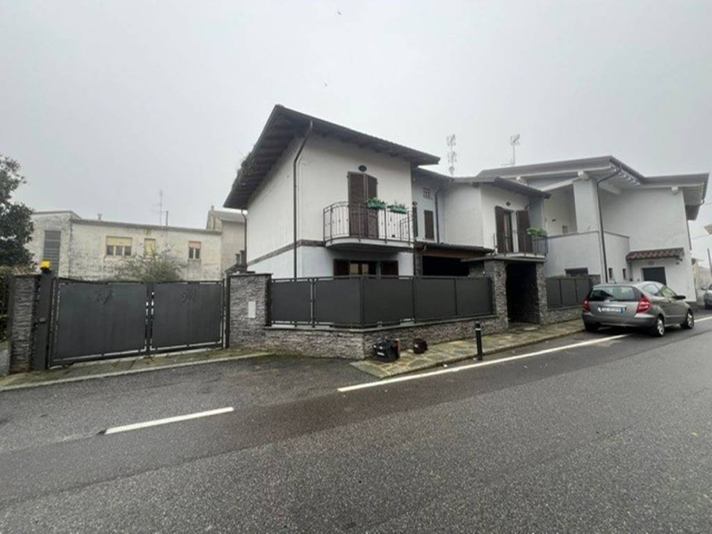 esavano in vendita a Mortara