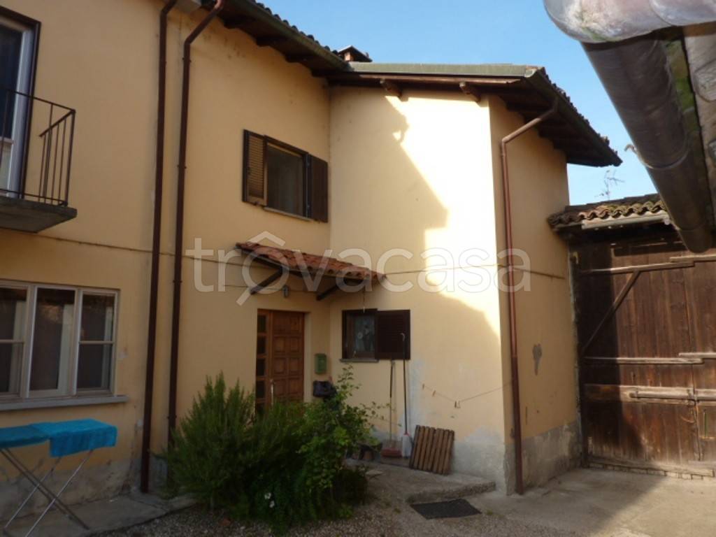 casa indipendente in vendita a Mortara